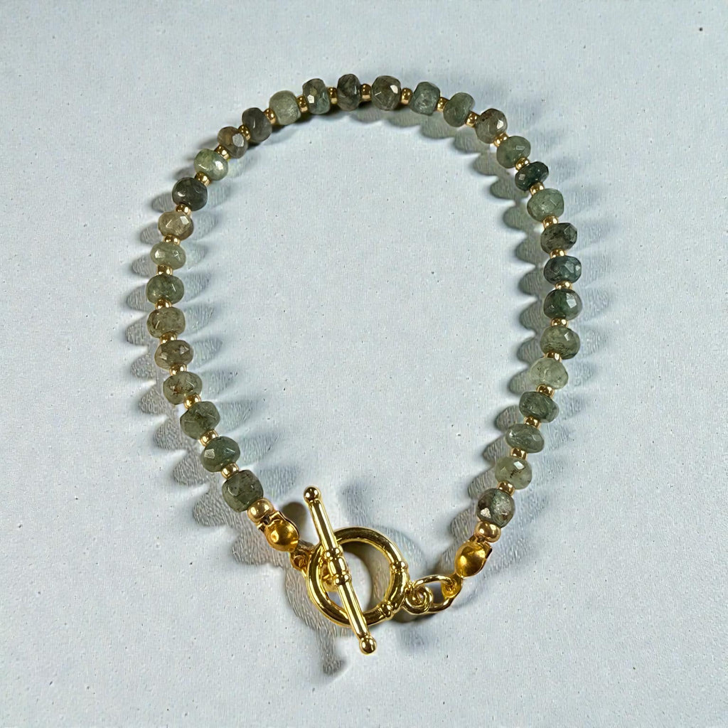 Verdant Luxury: Emerald and 18k Gold Artisan Bracelet